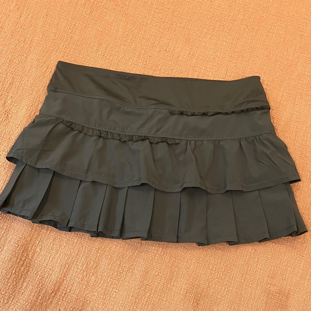 Layer 8 med wm’s Black Ruffled  Skort ( skirt / short ) for running / swimming